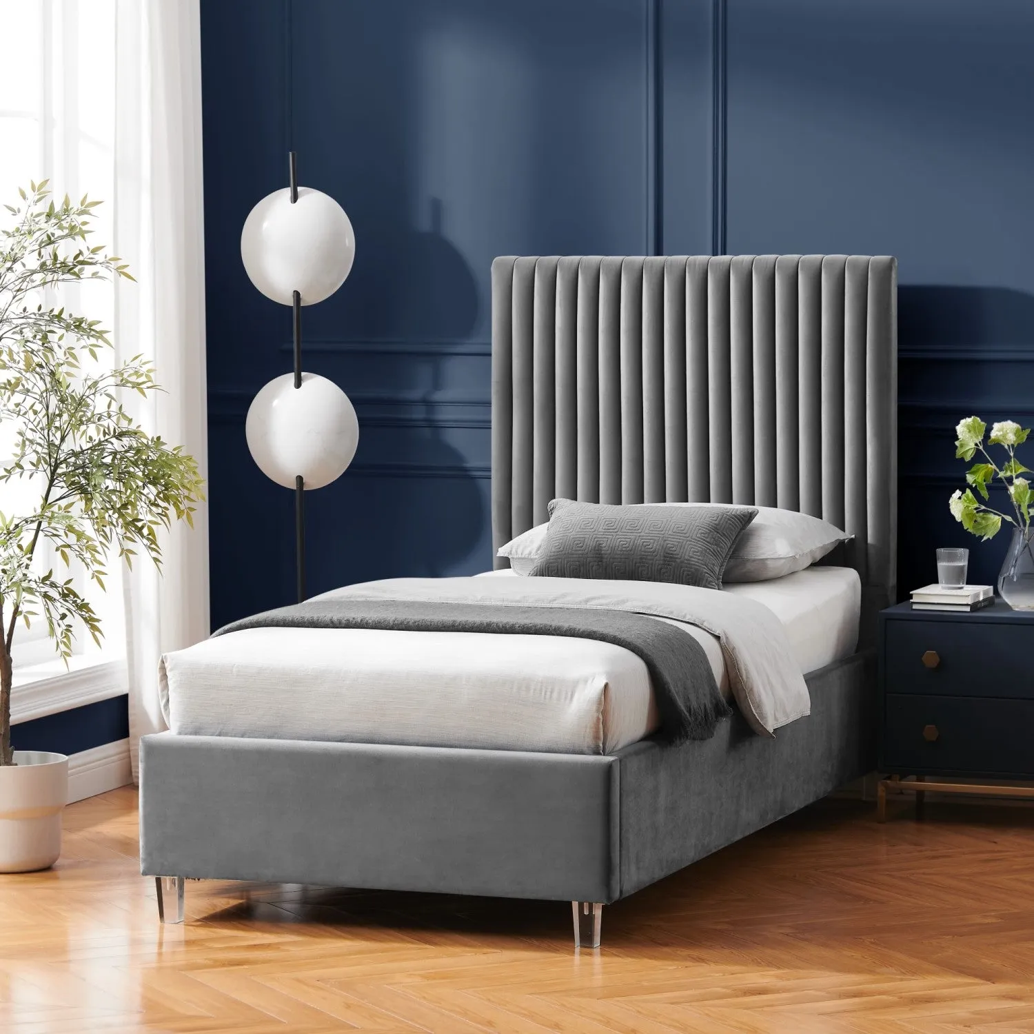 Alanis Platform Bed